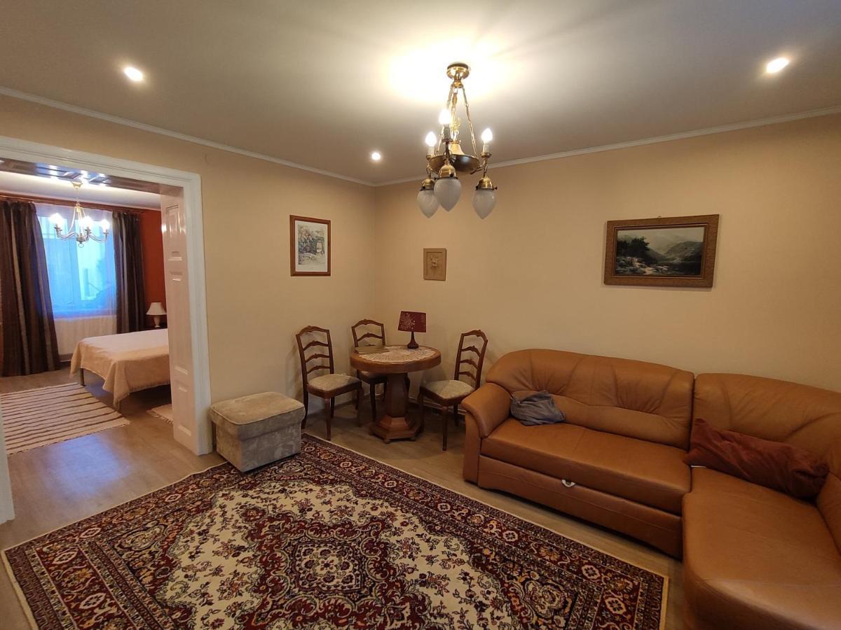 Dom Pod Zegarem Apartment Przemysl Bagian luar foto