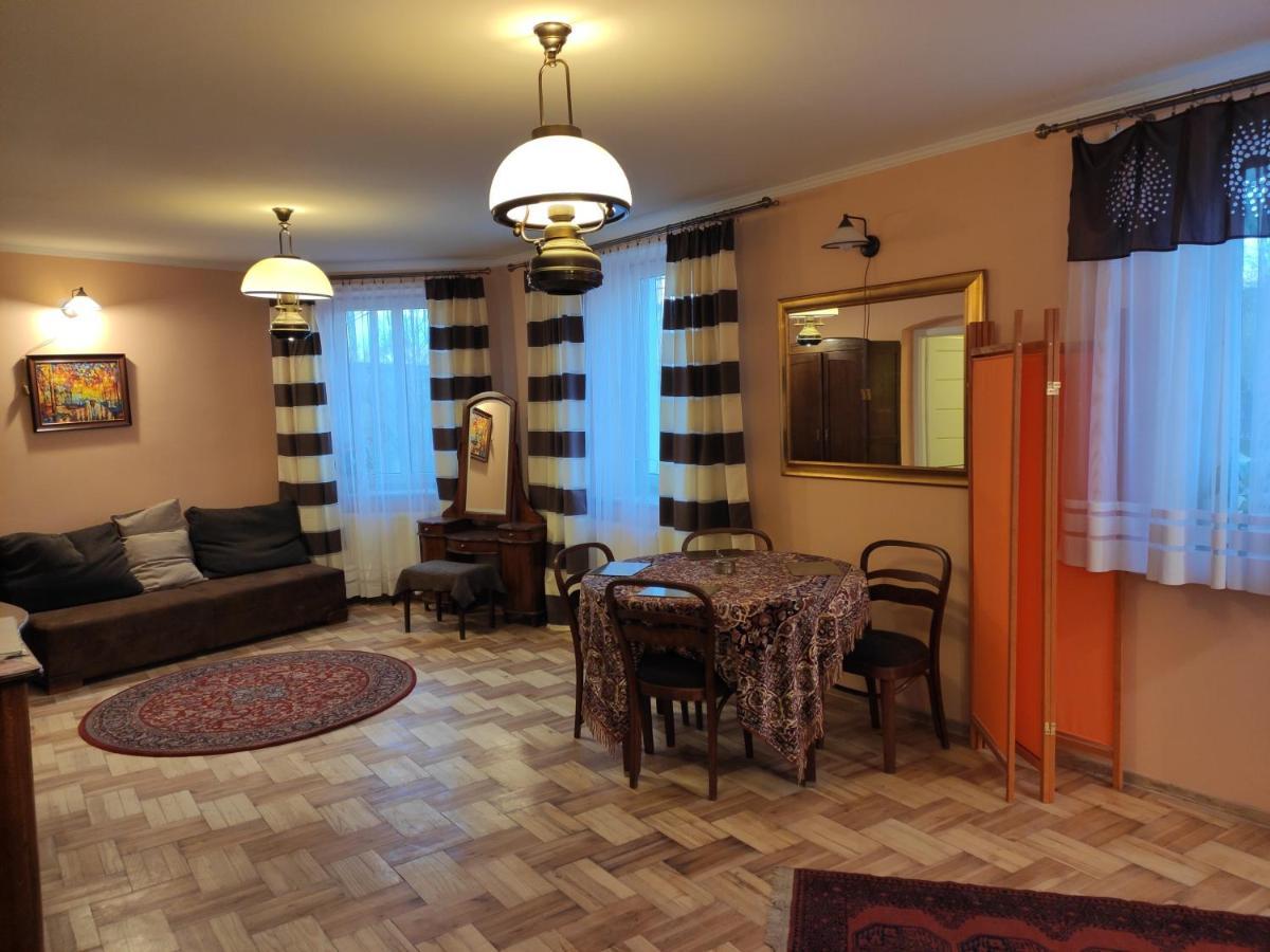 Dom Pod Zegarem Apartment Przemysl Bagian luar foto