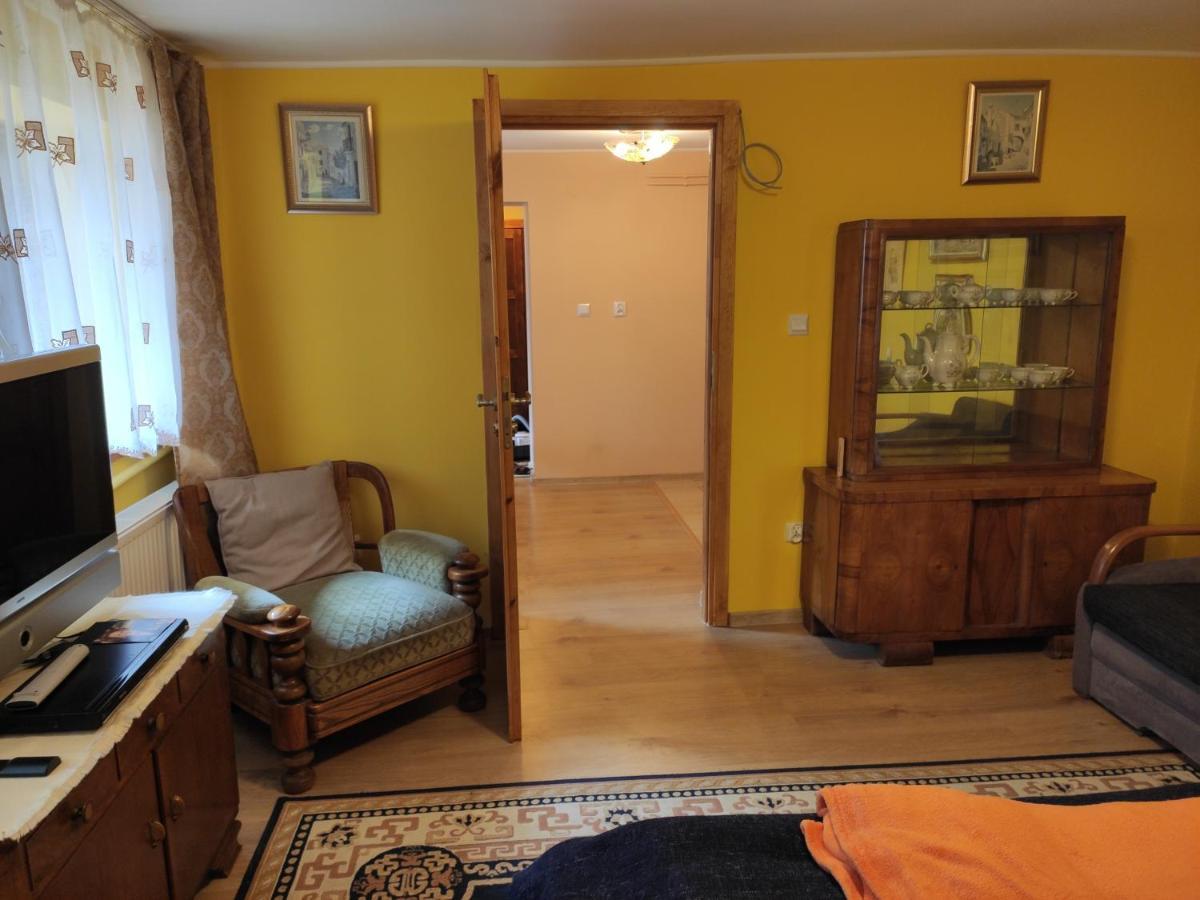 Dom Pod Zegarem Apartment Przemysl Bagian luar foto