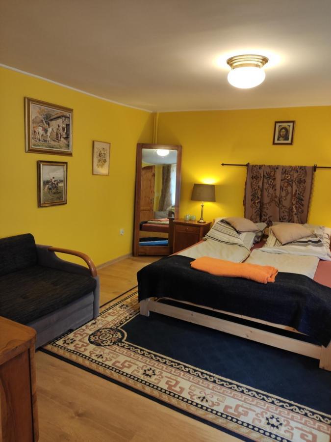 Dom Pod Zegarem Apartment Przemysl Bagian luar foto