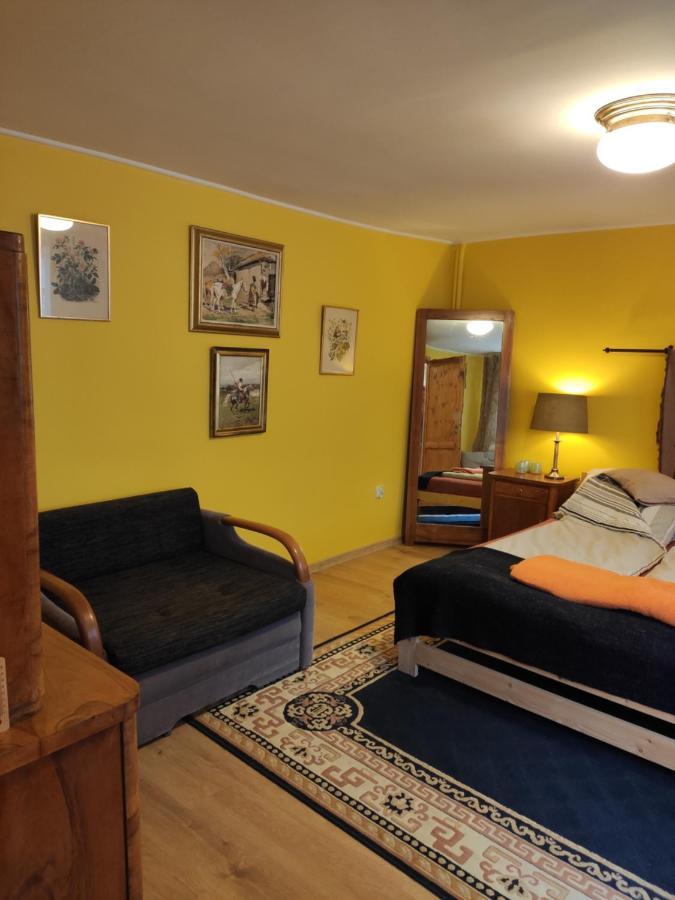 Dom Pod Zegarem Apartment Przemysl Bagian luar foto